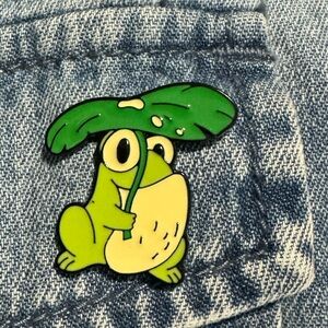 5/$15 Frog Leaf enamel pin